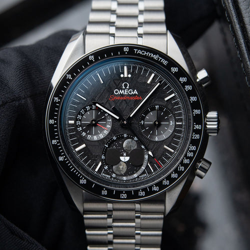 304.30.43.52.01.001 Omega Speedmaster Moonphase UNWORN 6/2026 Chronograph Meteorite Bracelet