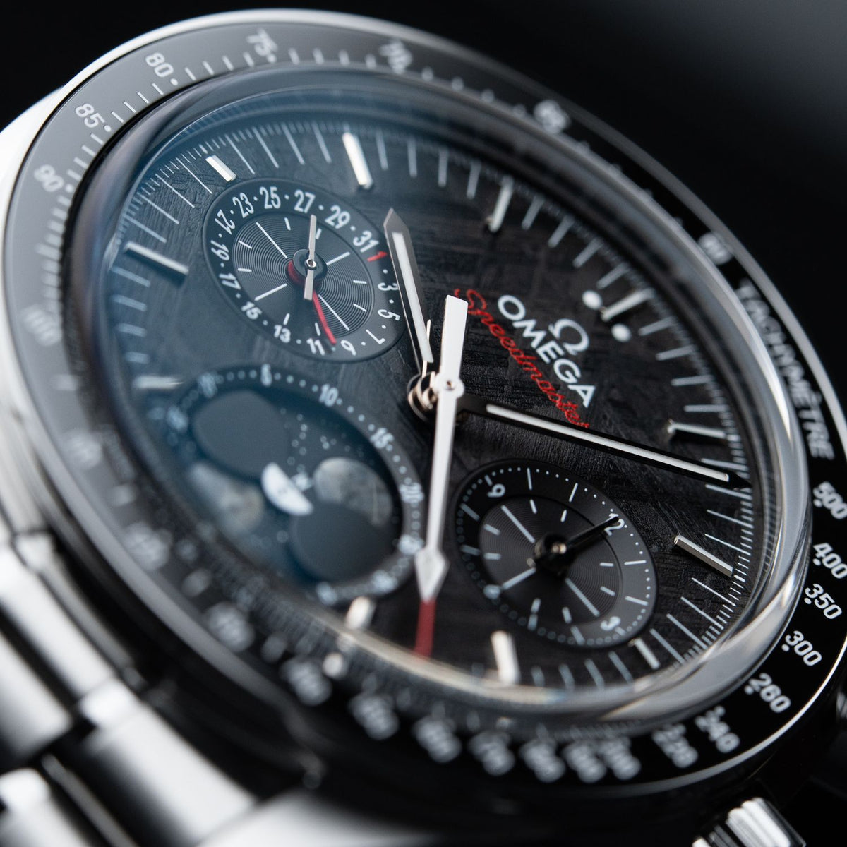 304.30.43.52.01.001 Omega Speedmaster Moonphase UNWORN 6/2026 Chronograph Meteorite Bracelet