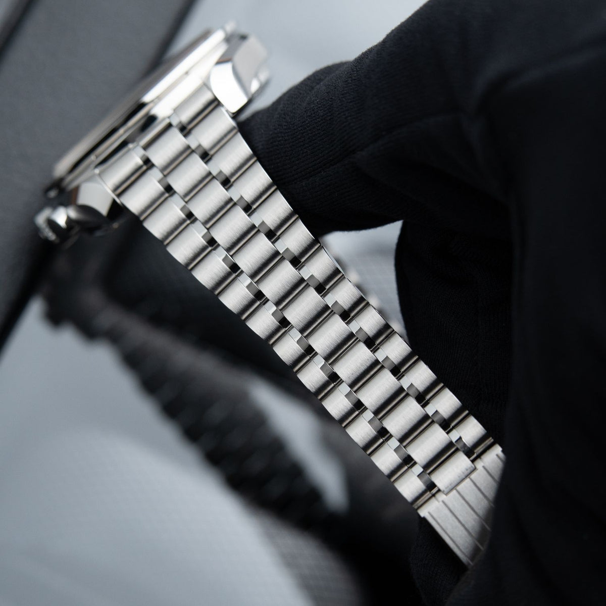 304.30.43.52.01.001 Omega Speedmaster Moonphase UNWORN 6/2026 Chronograph Meteorite Bracelet