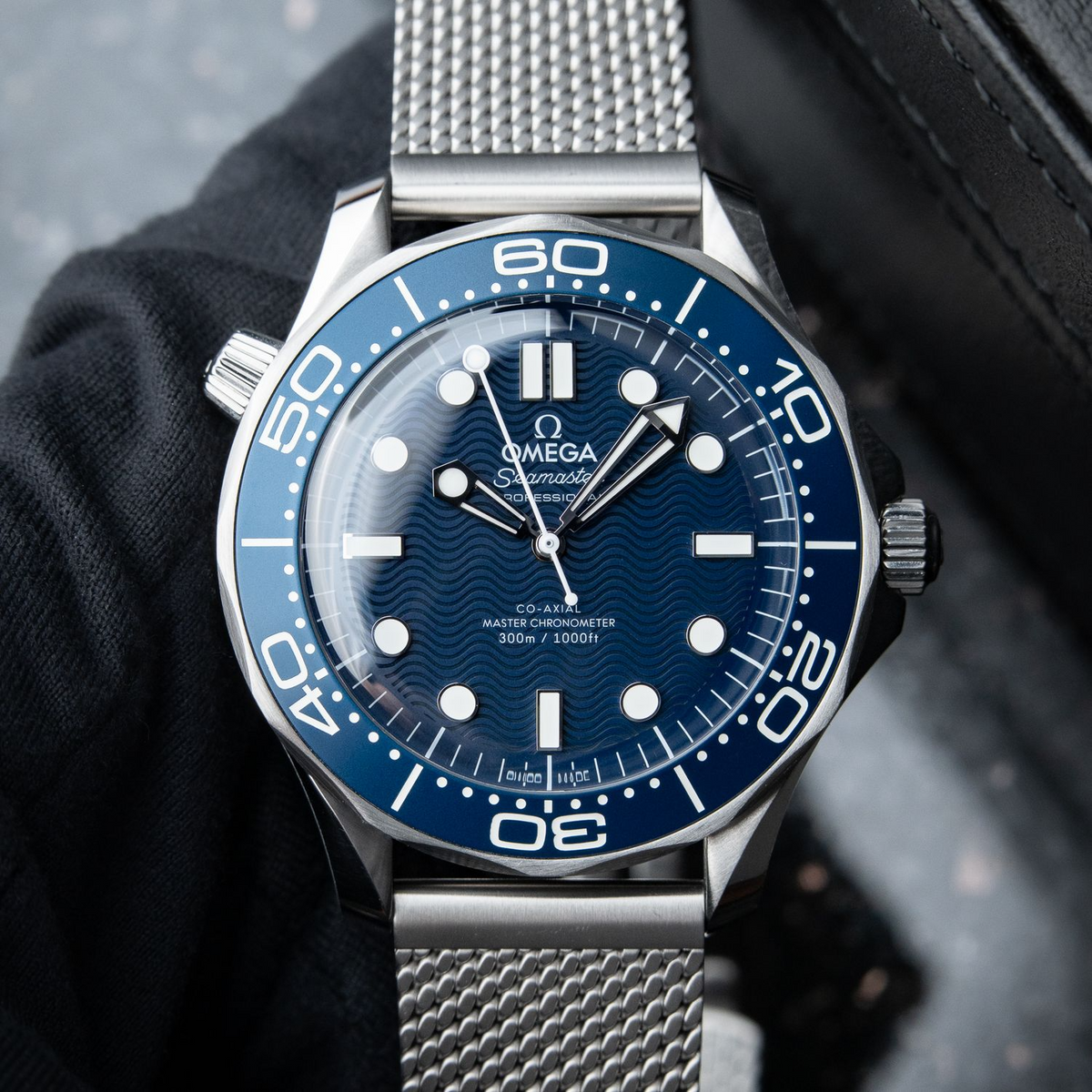 Omega Seamaster Diver 300 M James Bond 60th Anniversary 42mm 210.30.42.20.03.002