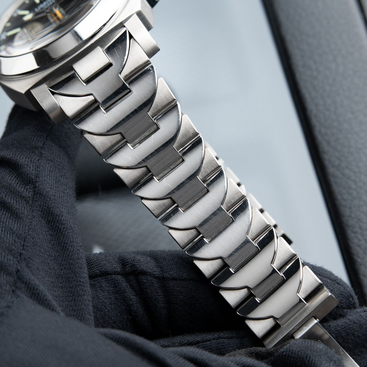Panerai Luminor GMT Titanio Steel Titanium Bracelet Black Dial PAM00161