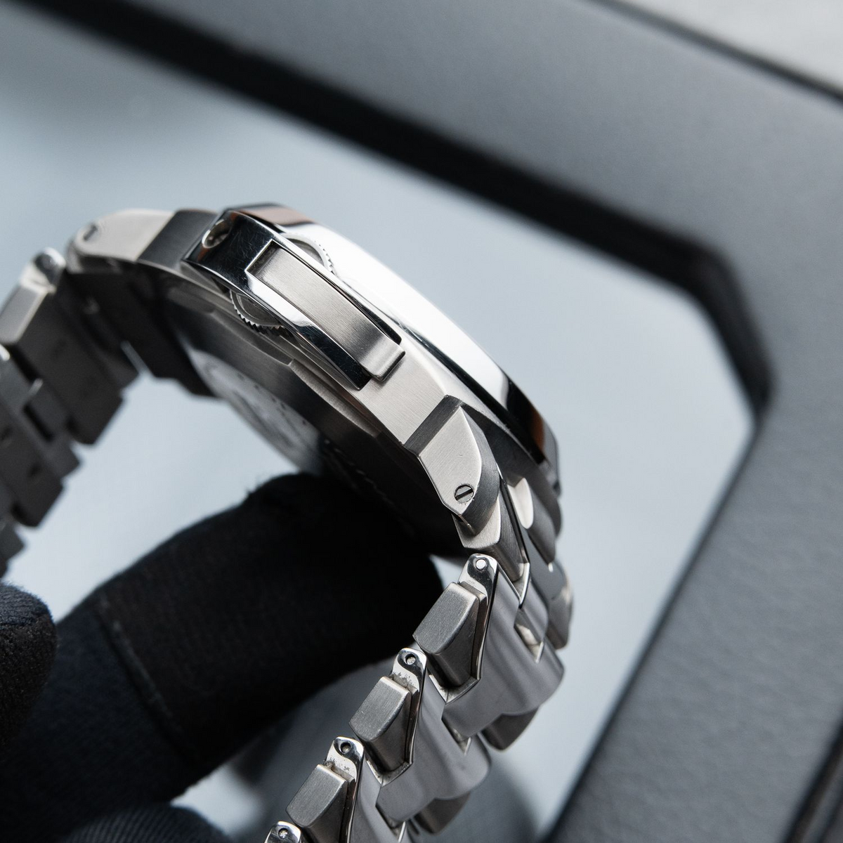 Panerai Luminor GMT Titanio Steel Titanium Bracelet Black Dial PAM00161