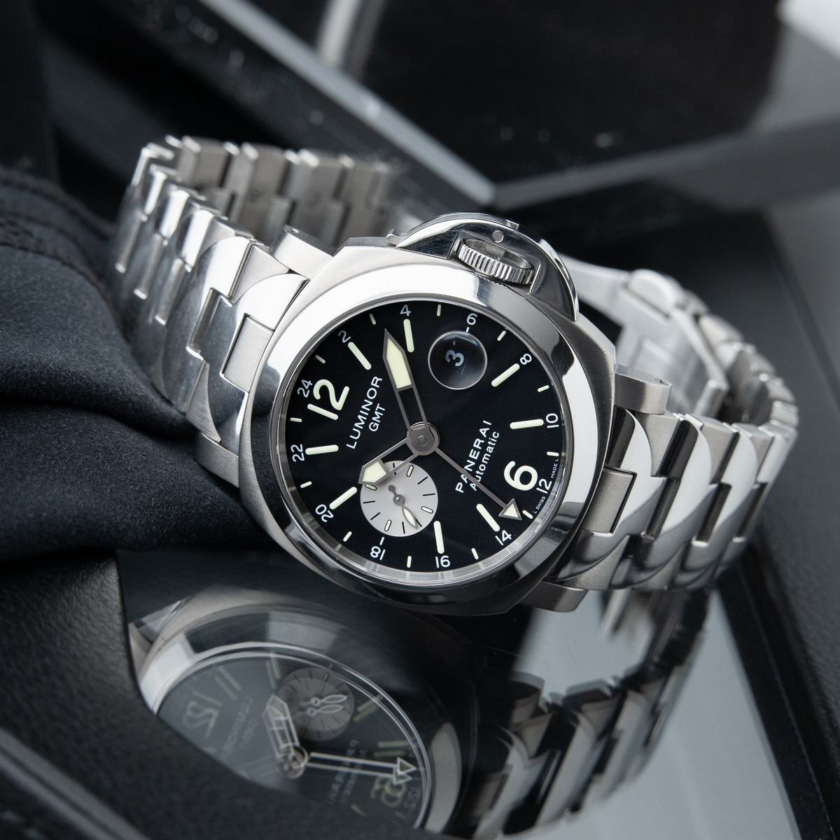 Panerai Luminor GMT Titanio Steel Titanium Bracelet Black Dial PAM00161
