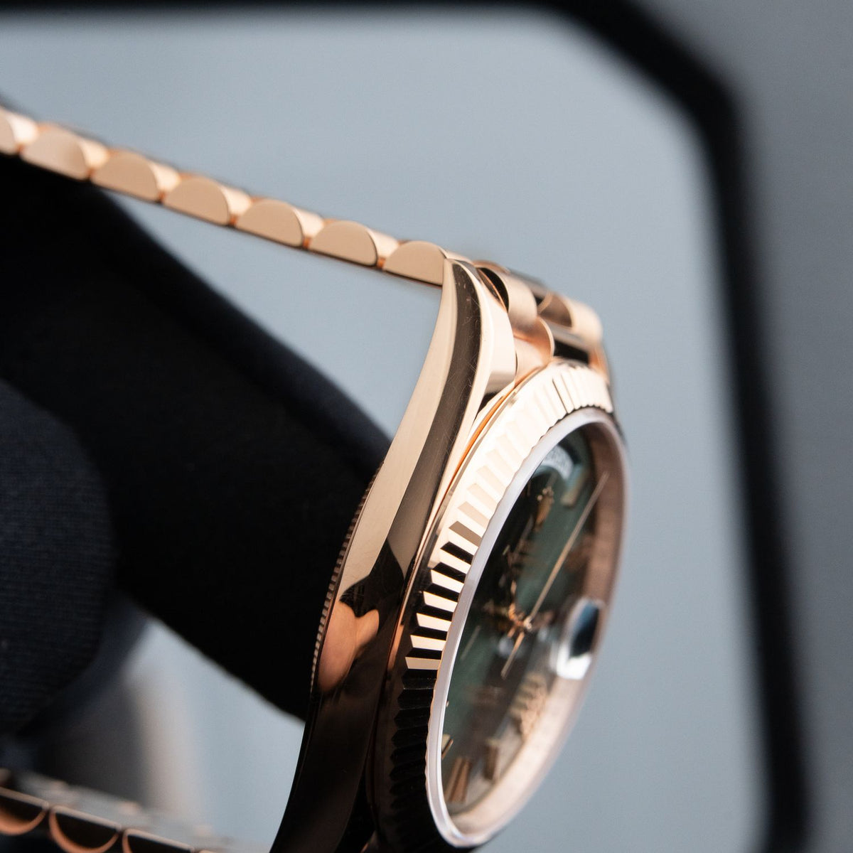 Rolex Oyster Perpetual Day-Date 40 Rose Gold Presidental Bracelet Olive Green Dial  M228235-0025 40mm